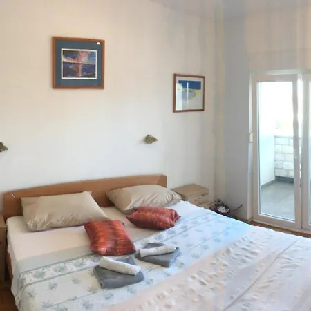 Tin Apartment *